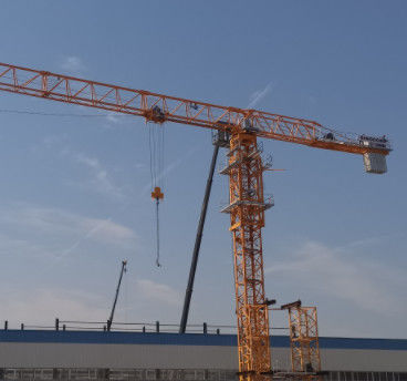 Μεγάλο βαρύς κατασκευαστικός γερανό πύργου με καλή ποιότητα σταθερό θεμέλιο