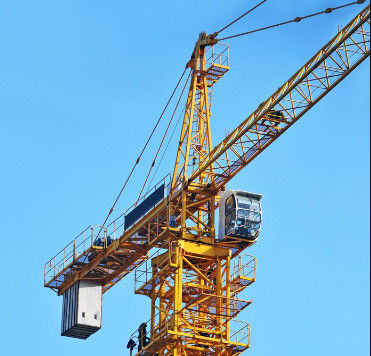 SINOCORP 8 τόνων κτιριακός γερανό-πύργος 60m τύπος σασί / χαμηλής κατανάλωσης γερανό-πύργος με αγκυροβόλο πλαίσιο
