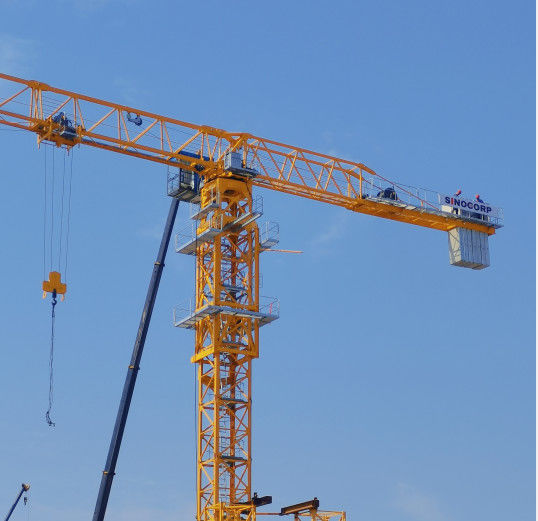 8 τόνους φορτίο L46A1 Πύργος με τομή πύργου Flat Top Crane QTZ80 PT6015-8 60m μήκος πύργου